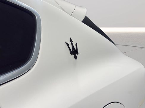 Used 2023 Maserati Levante Modena AWD/4WD image 34