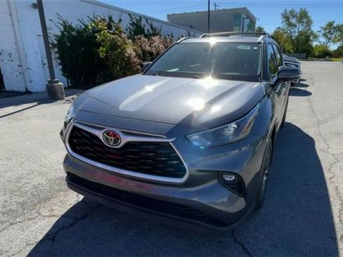 Used 2022 Toyota Highlander XLE image 5