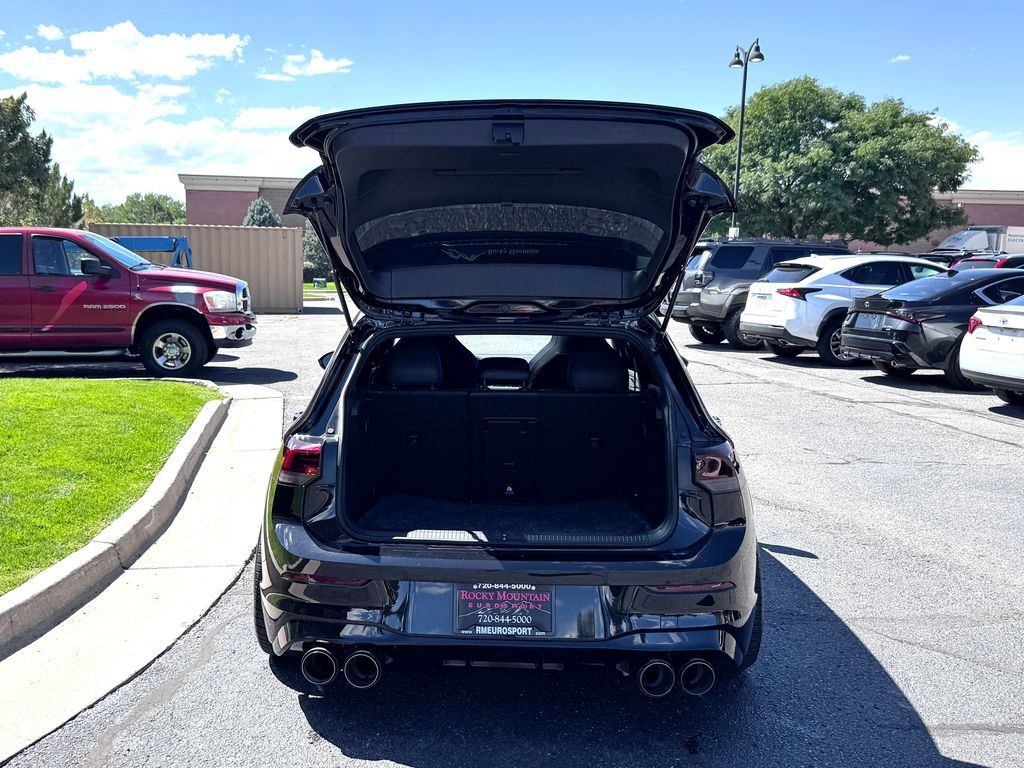 Used 2023 Volkswagen Golf R AWD/4WD image 10