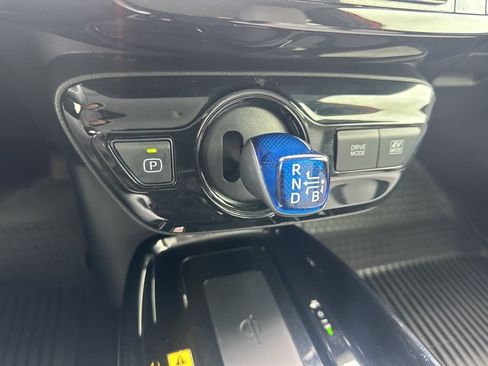 Used 2022 Toyota Prius XLE image 16