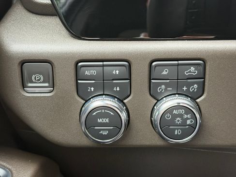 Used 2023 GMC Sierra 1500 SLT w/ SLT Premium Package AWD/4WD image 12