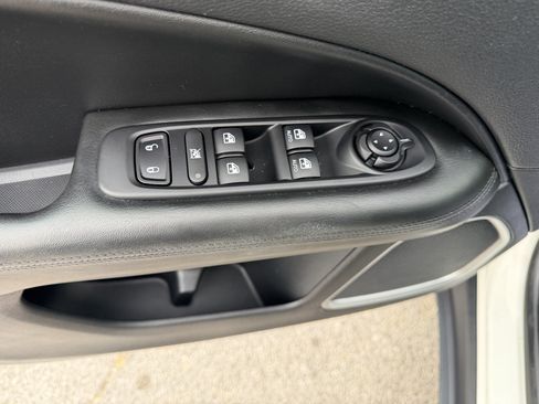 Used 2019 Jeep Compass Latitude FWD image 11