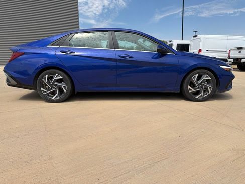 Used 2024 Hyundai Elantra Limited FWD image 2