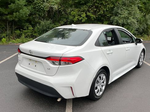 Certified 2025 Toyota Corolla LE FWD image 5