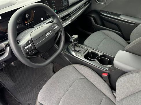 New 2025 Kia K4 LXS image 10