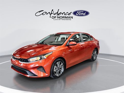 Used 2023 Kia Forte LXS image 3