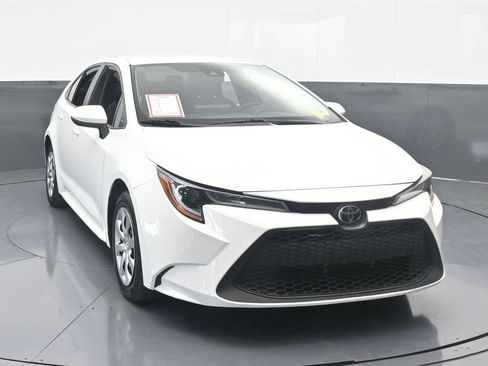 Used 2022 Toyota Corolla LE image 9