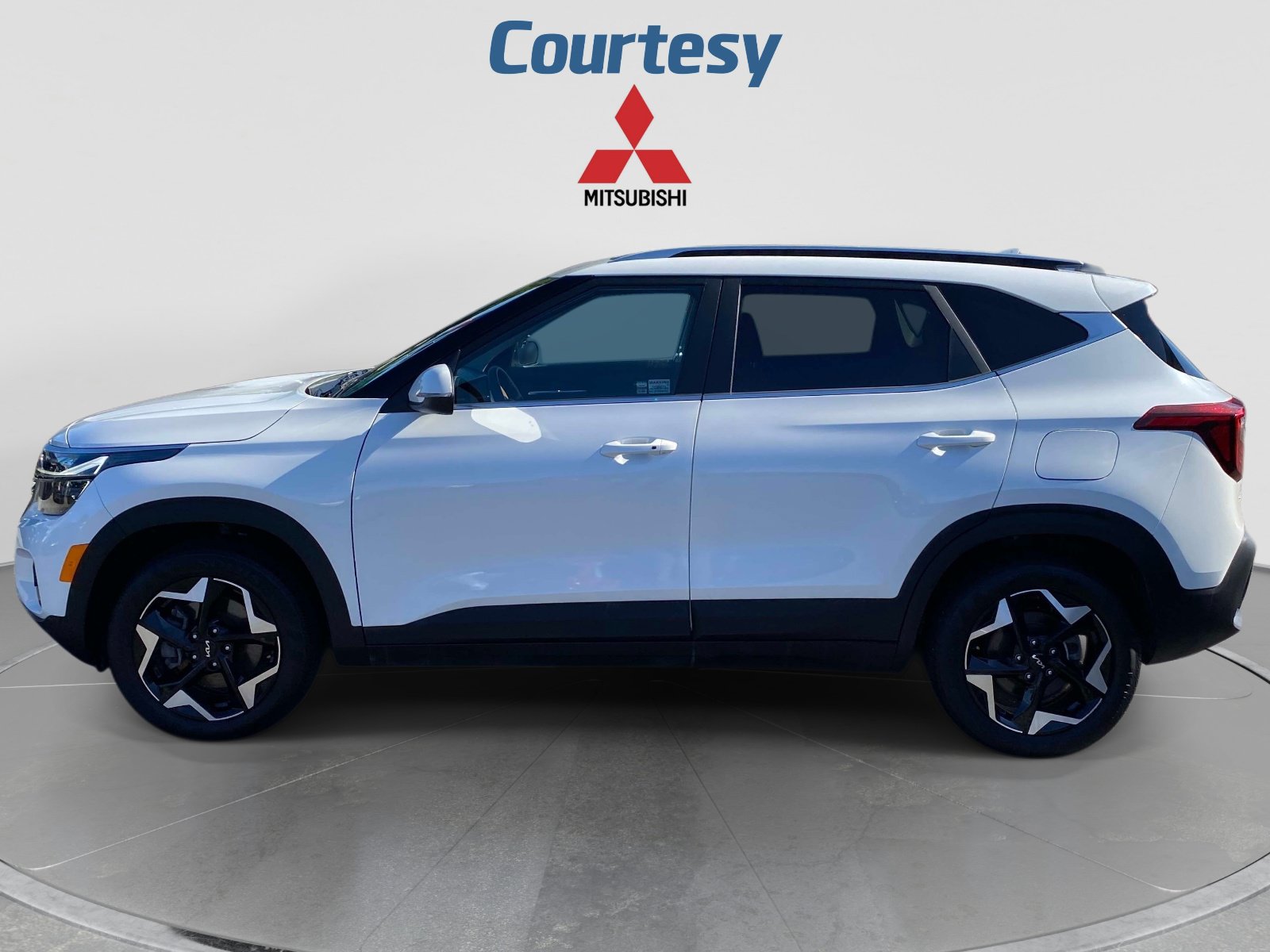Used 2024 Kia Seltos EX AWD/4WD image 2