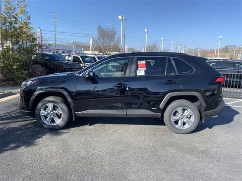 New 2025 Toyota RAV4 LE image 5