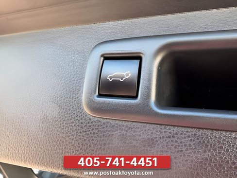 Used 2023 Toyota Highlander LE FWD image 28
