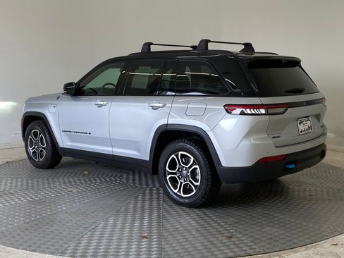 Used 2022 Jeep Grand Cherokee Trailhawk w/ Luxury Tech Group III image 3