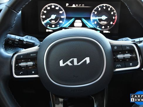 Used 2022 Kia Carnival SX Prestige image 12