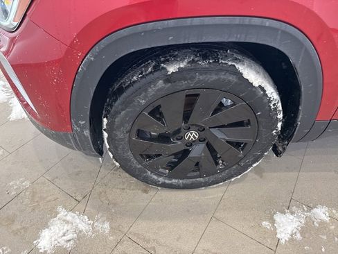 Used 2025 Volkswagen Atlas SE w/ Panoramic Sunroof Package image 11