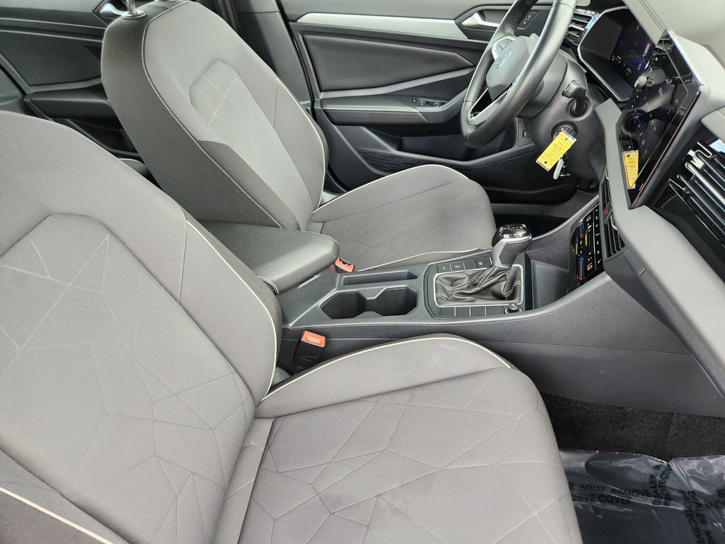 Used 2025 Volkswagen Jetta Sport FWD image 5