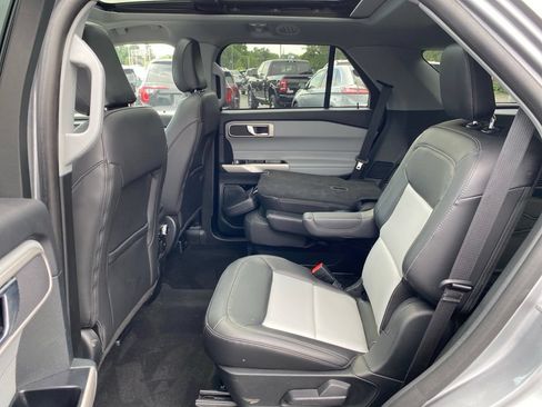 Used 2024 Ford Explorer XLT w/ Equipment Group 202A AWD/4WD image 8