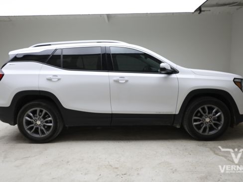 Used 2024 GMC Terrain SLT AWD/4WD image 5