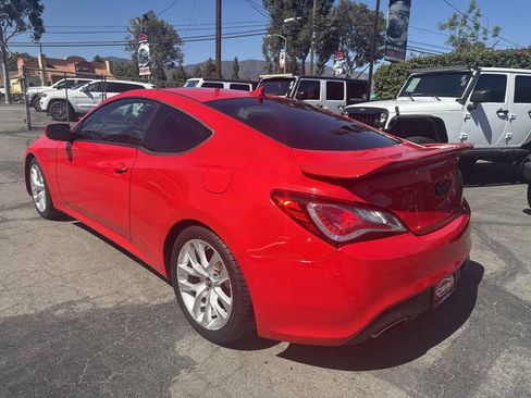 Used 2013 Hyundai Genesis 2.0T RWD image 5