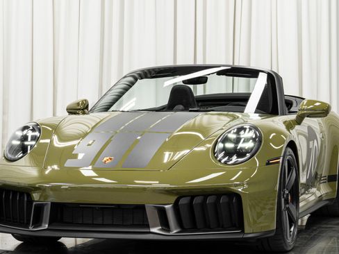 Used 2026 Porsche 911 GTS image 5