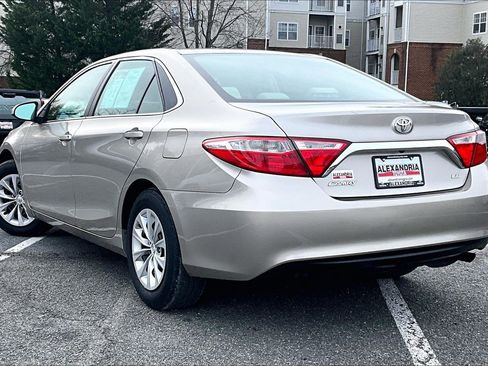 Used 2016 Toyota Camry LE image 11