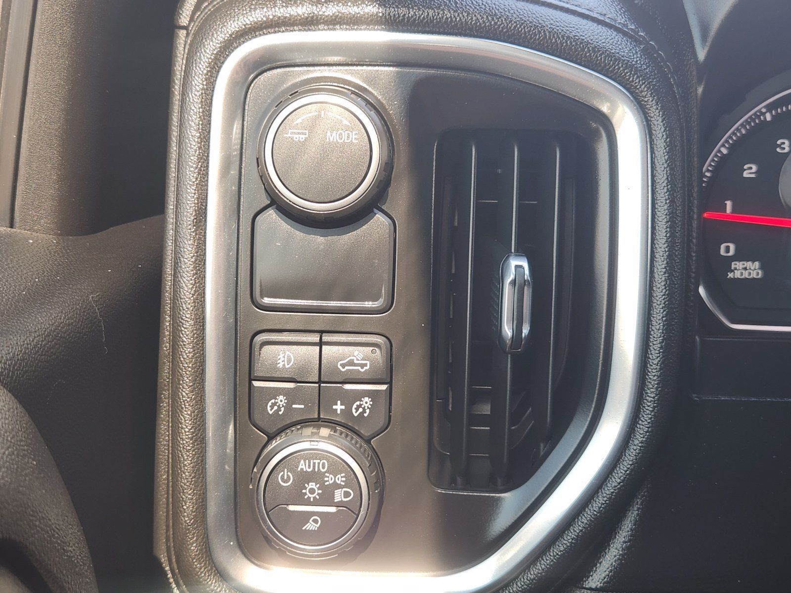 Used 2020 Chevrolet Silverado 2500 LT w/ Texas Edition RWD image 25