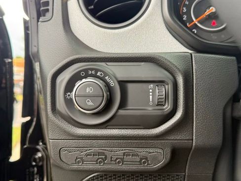 New 2025 Jeep Gladiator Sport image 21