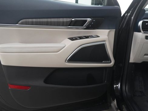 Used 2025 Kia Telluride SX w/ SX Captain's Chair Package image 21