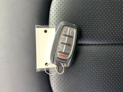 Used 2024 Chrysler Pacifica Touring-L FWD image 36