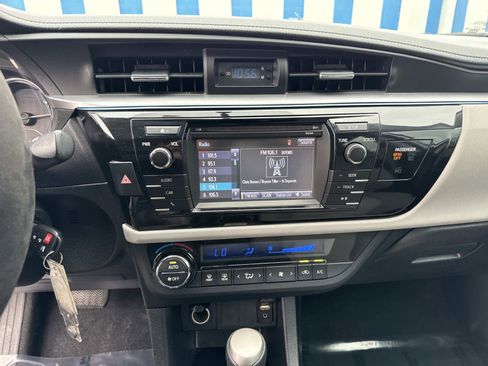 Used 2015 Toyota Corolla LE image 23