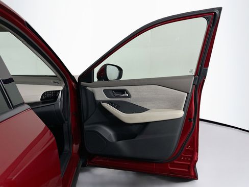 Used 2021 Nissan Rogue SV image 30