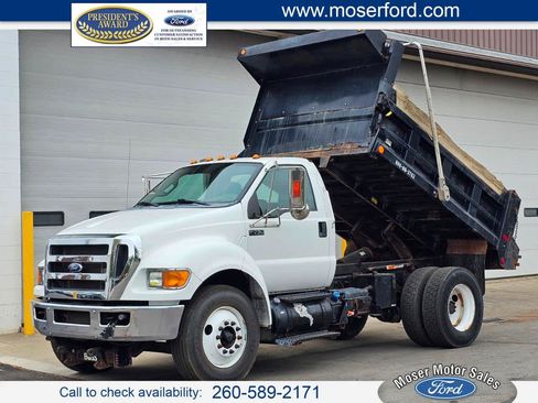 Used 2015 Ford F750 2WD Regular Cab Super Duty image 1