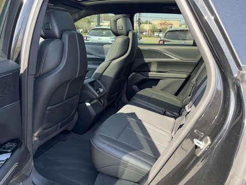 Certified 2024 Cadillac Lyriq Luxury AWD/4WD image 15