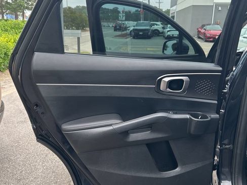 Used 2022 Kia Sorento S FWD image 25