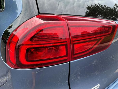Used 2022 Kia Niro EX Premium FWD image 23