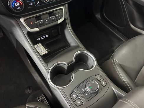 Used 2024 GMC Terrain SLT AWD/4WD image 19