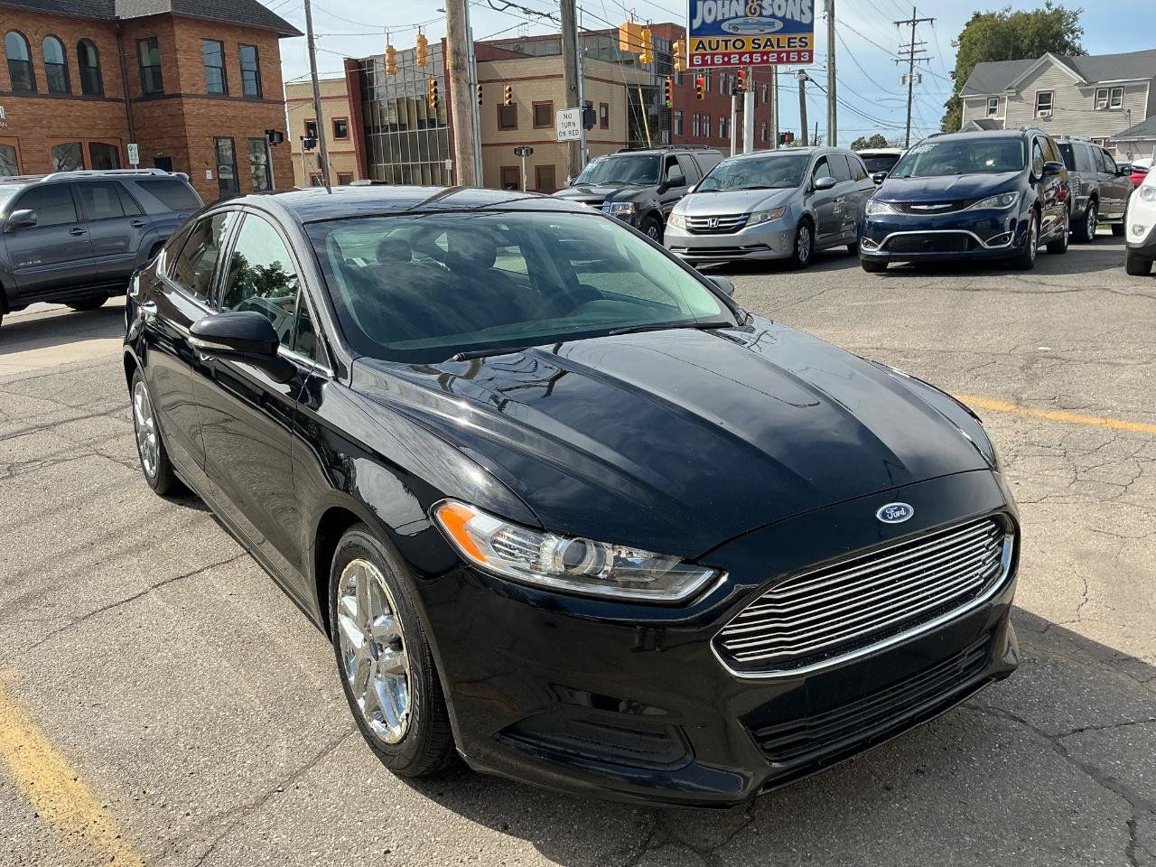 Used 2016 Ford Fusion SE FWD image 2