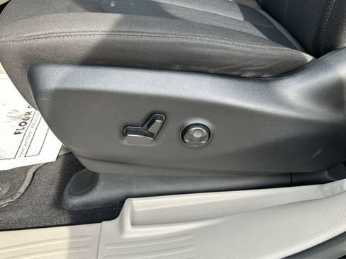 Used 2023 Chrysler Voyager LX FWD image 19
