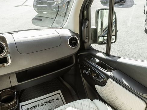 Used 2022 Mercedes-Benz Sprinter 3500 image 12