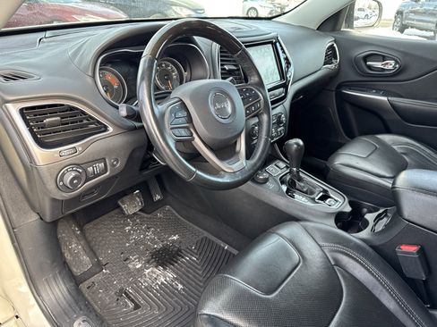 Used 2019 Jeep Cherokee Overland w/ Technology Group image 28