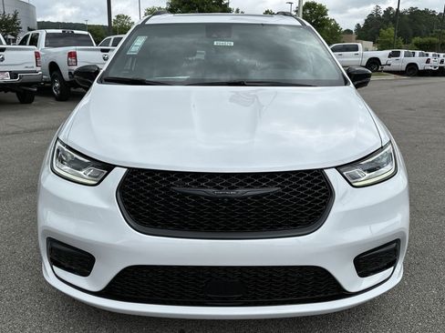 New 2024 Chrysler Pacifica Premium image 2