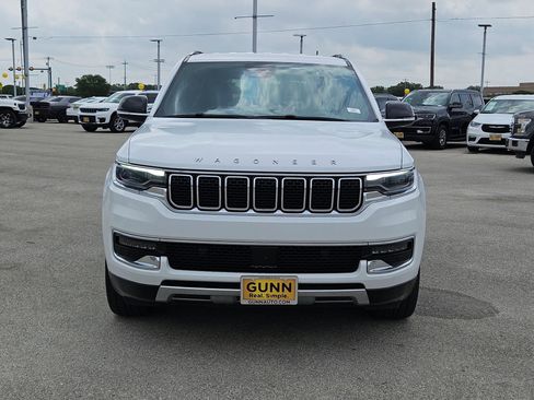 Used 2023 Jeep Wagoneer Series III w/ Preferred Equipment Group image 8