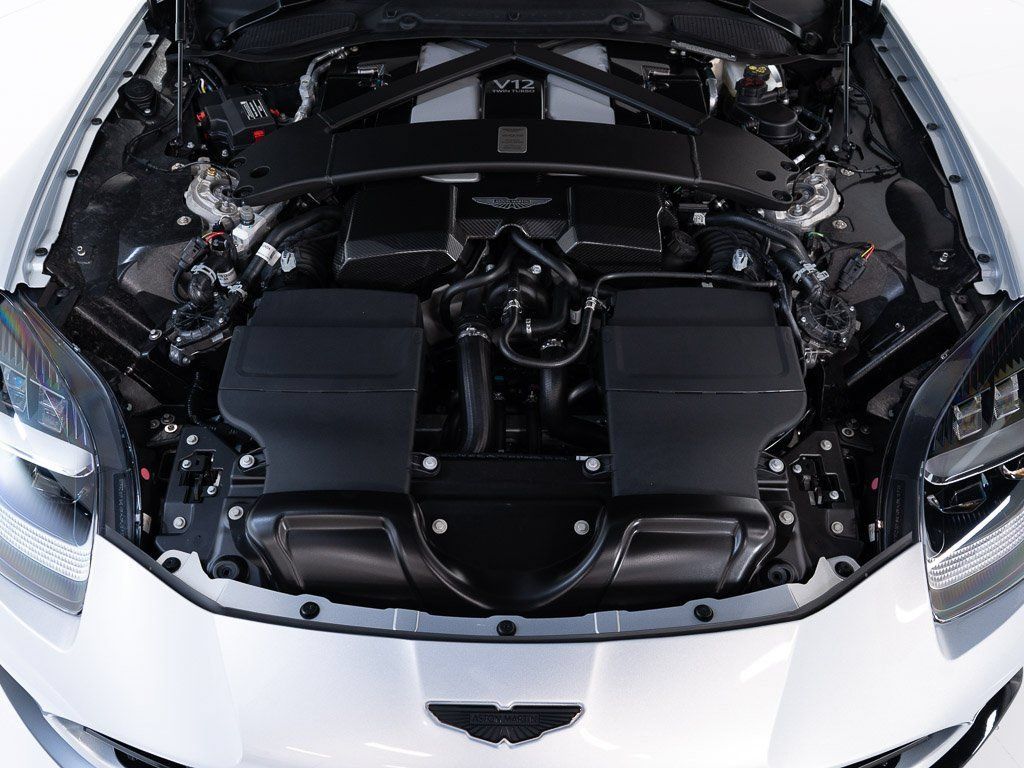 Used 2025 Aston Martin Vanquish RWD image 41