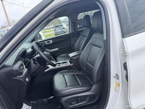 Certified 2022 Ford Explorer XLT w/ Equipment Group 202A image 12