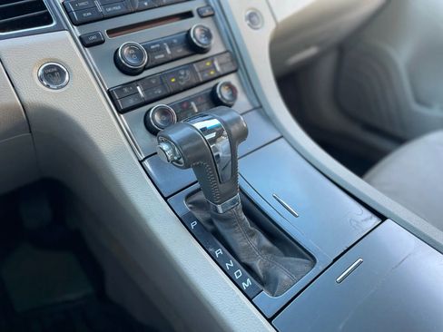 Used 2010 Ford Taurus Limited image 18