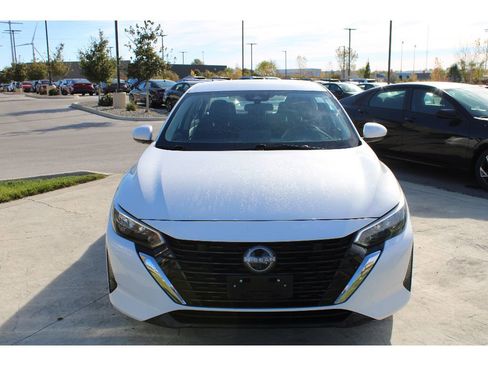 Used 2024 Nissan Sentra SV image 3