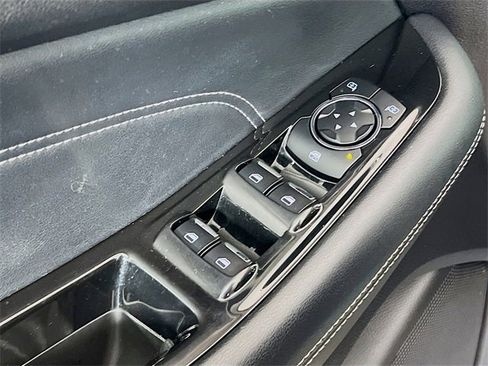 Used 2019 Ford Edge Titanium image 16