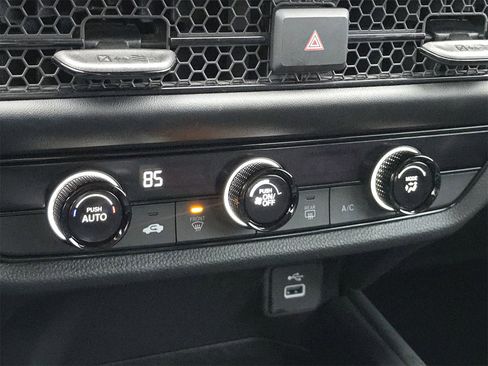 Used 2023 Honda HR-V LX image 23