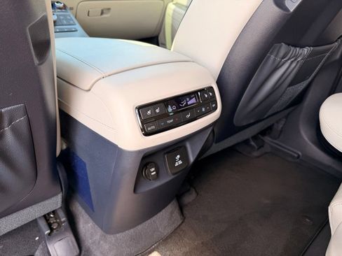 Used 2024 Hyundai Palisade Limited AWD/4WD image 30
