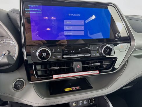 New 2026 Toyota Highlander XLE image 15
