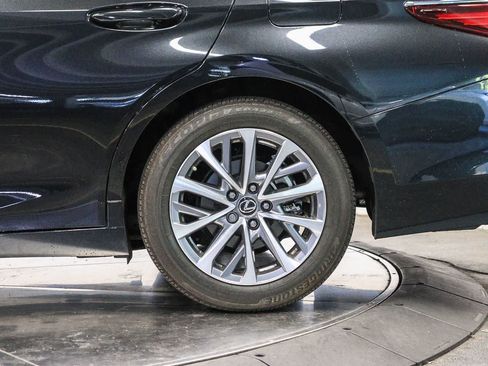 Used 2025 Lexus ES 350 w/ Accessory Package (Z1) FWD image 10