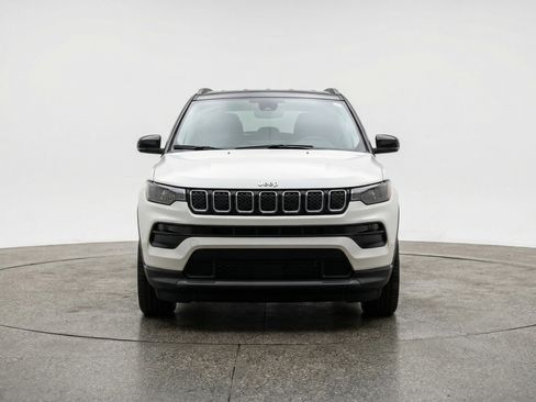 Used 2025 Jeep Compass Limited image 2